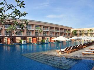 Best Western Patong Beach Hotel周辺のホテル3